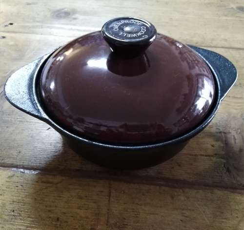 OVENPROOF COOKWELL  CAST IRON POT