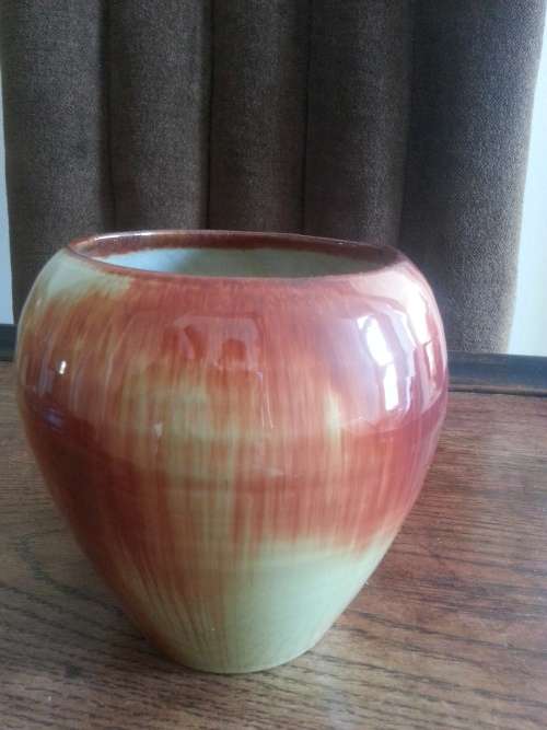 Linn Ware Studio pottery vase circa 1940  stamped LW