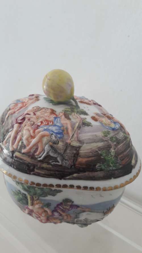 Capodimonte Naples antique 19th Century lidded trinket box hand painted