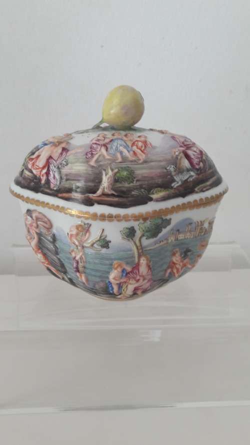 Capodimonte Naples antique 19th Century lidded trinket box hand painted