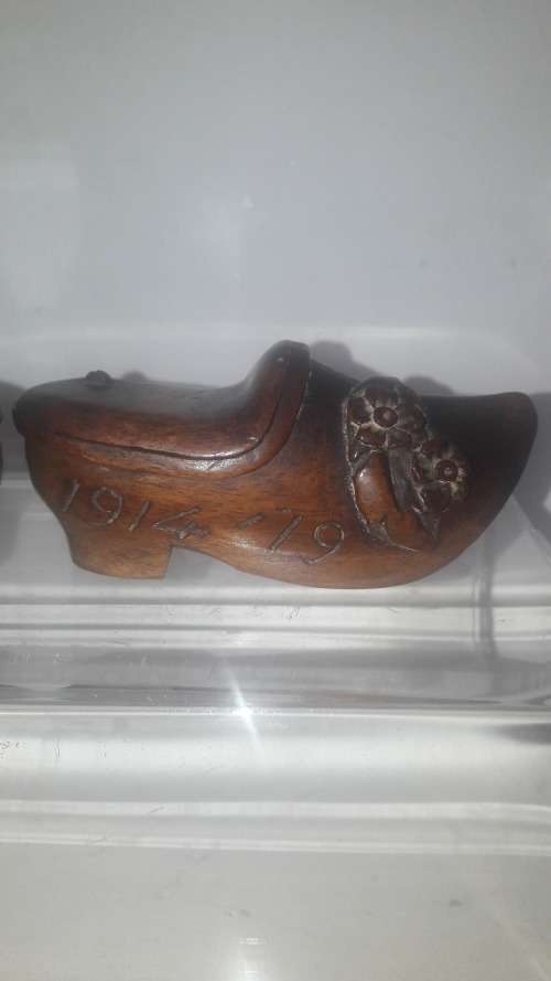 Rare WW1 Trench Art pair of wooden sabots/clogs snuff boxes prob French 1914-19