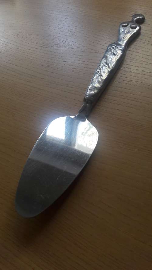 Collectible Carol Boyes cake lifter pewter handle with stainless steel spatula