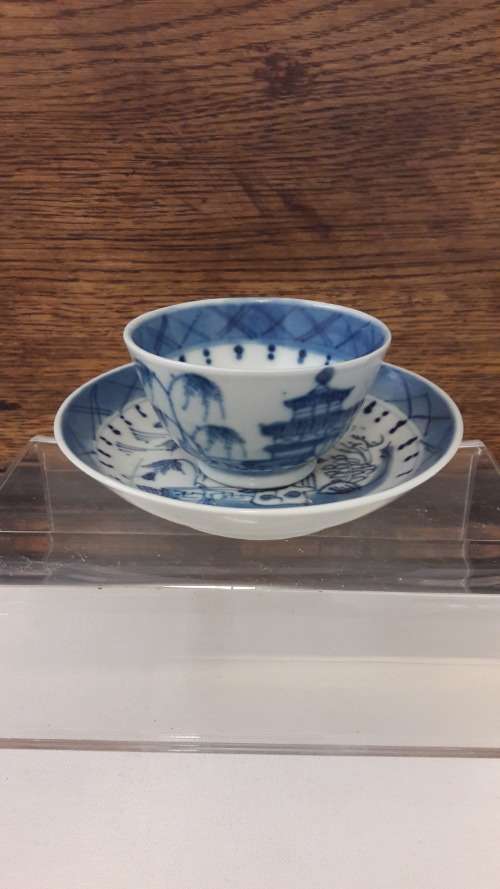 Chinese Nanking Export porcelain tea bowl and saucer 18th Century