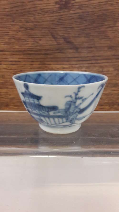 Chinese Nanking Export porcelain tea bowl and saucer 18th Century