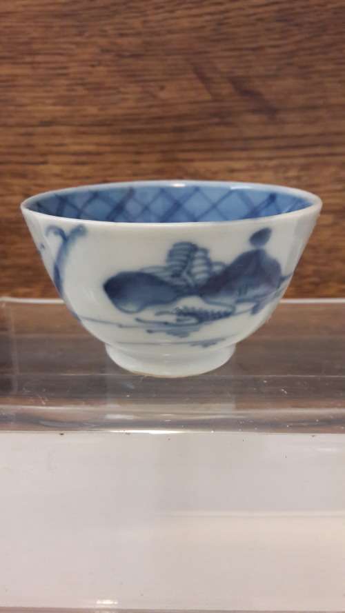 Chinese Nanking Export porcelain tea bowl and saucer 18th Century