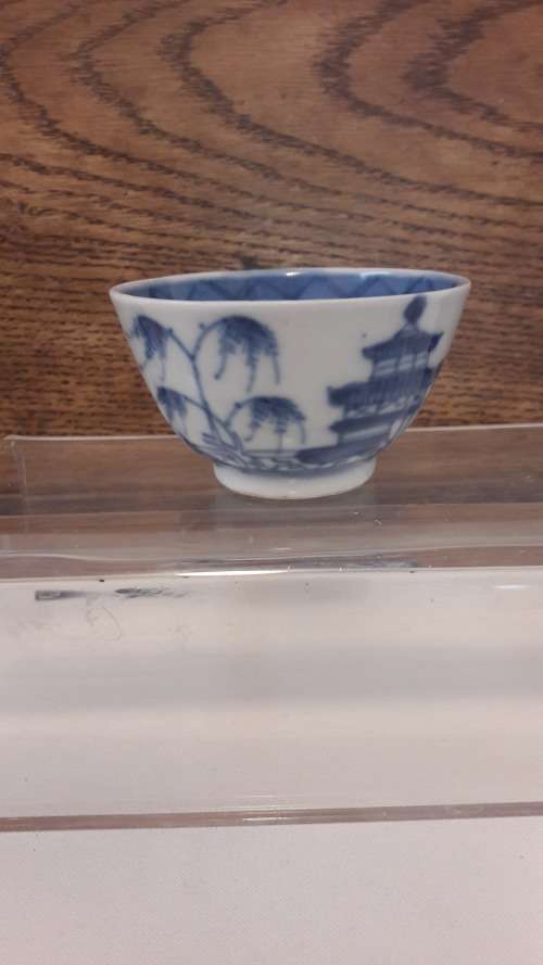 Chinese Nanking Export porcelain tea bowl and saucer 18th Century