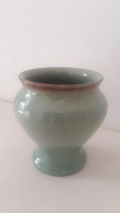 Linn Ware ceramic vase in celadon glaze circa 1950's
