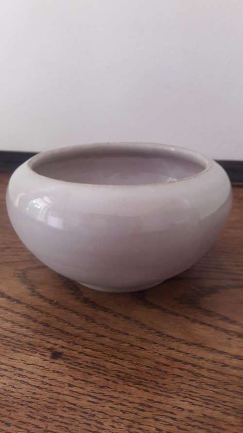 Collectible Linn Ware studio pottery bowl white glaze with mauve tints circa 1940's