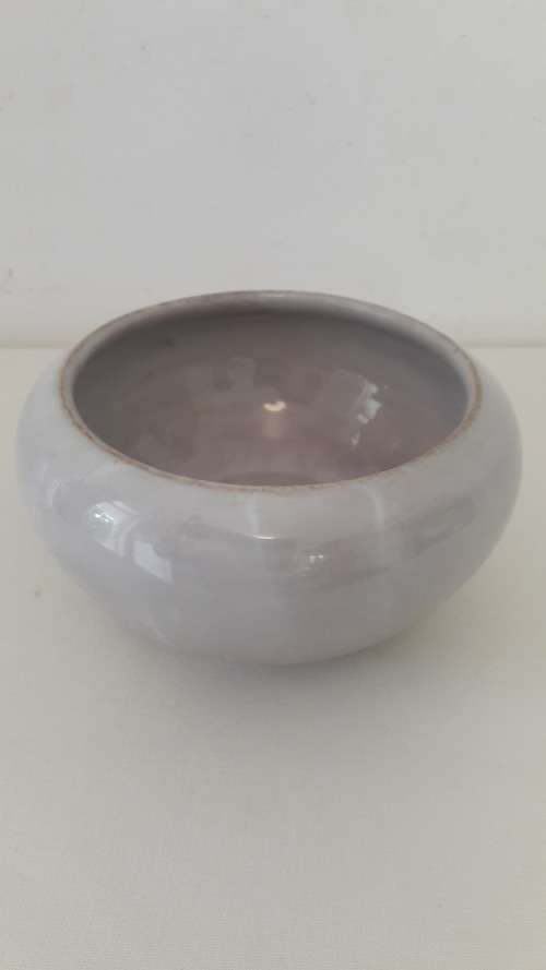 Collectible Linn Ware studio pottery bowl white glaze with mauve tints circa 1940's