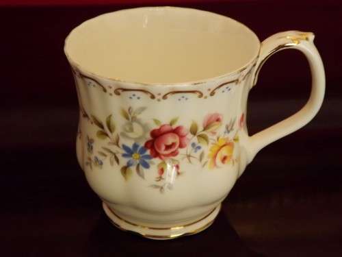 BEAUTIFUL ROYAL ALBERT- CELEBRATION  - MONTROSE SHAPED  COFFEE MUG / CUP