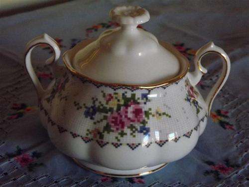 ROYAL ALBERT ' PETIT POINT' LARGE TEA SET DOUBLE HANDLED LIDDED SUGAR BOWL - 1934 ROYAL ALBERT LTD