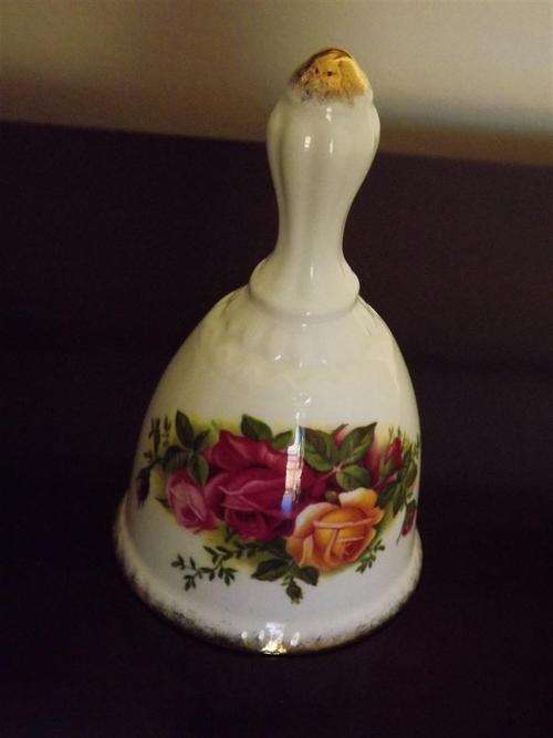 BEAUTIFUL ROYAL ALBERT - OLD COUNTRY ROSES - 1962 BACKSTAMPED- TABLE BELL