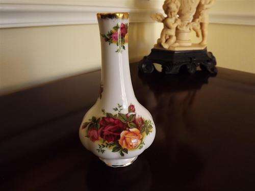 ROYAL ALBERT 'OLD COUNTRY ROSES' 1962 STAMPED  BONE CHINA ENGLAND POSY  FLOWER VASE - 13.5 cm