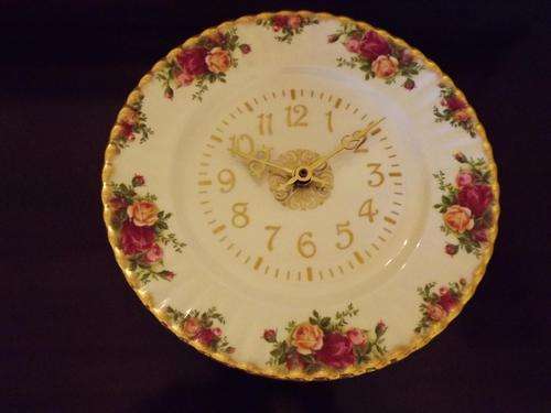BEAUTIFUL RARE ORIGINAL ROYAL ALBERT - OLD COUNTRY ROSES -  WALL CLOCK WITH 1962 BACKSTAMP