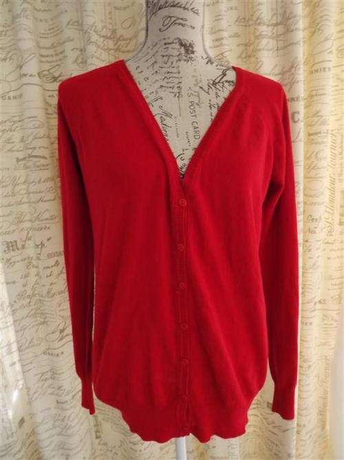 NEW LADIES RED BUTTON UP CARDIGAN/ JERSEY WITH LONG SLEEVES .LADIES  SIZE LARGE - L