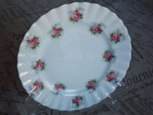 BEAUTIFUL ROYAL ALBERT-  FORGET ME NOT -  TEA /SIDE PLATE