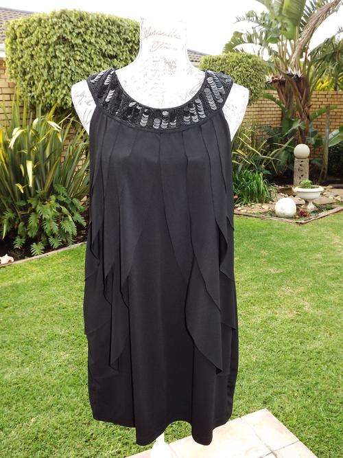 LADIES DESIGNER BLACK SEQUINS  SLEEVELESS TOP - BRAND NEW, NEVER BEEN WORN - SIZE LARGE - XL