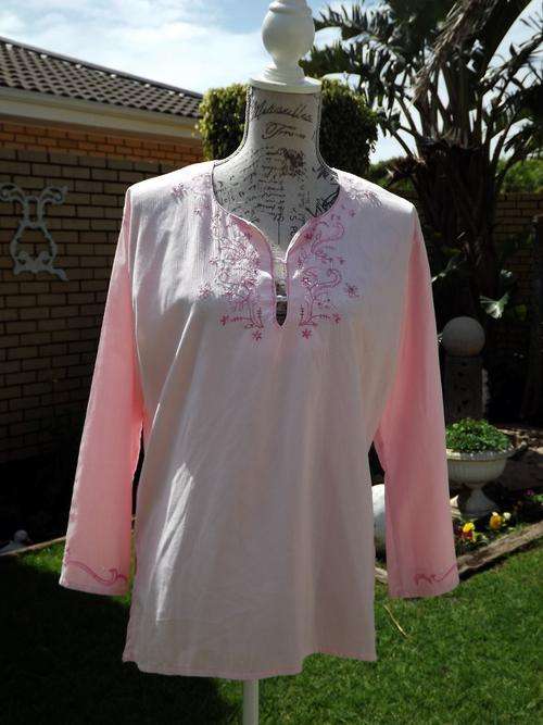 LADIES LIGHT PINK BEAUTIFUL EMBROIDED TOP A V- NECK-MADE IN INDIA -   SIZE LARGE