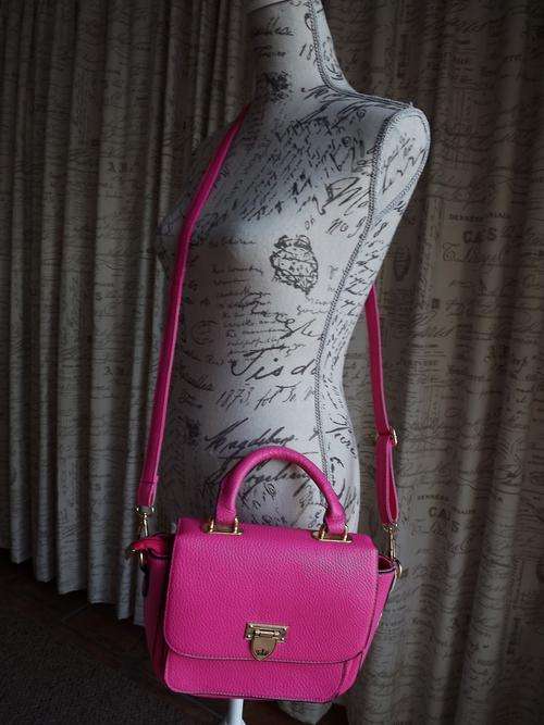 TRENDY SLING  HANDBAG IN CERISE FUSHIA PINK - NEW NEVER BEEN USED