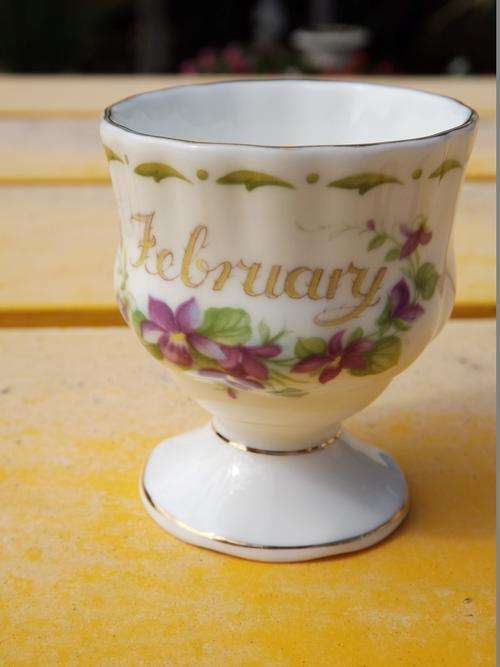 BEAUTIFUL ROYAL ALBERT-  FLOWERS OF THE MONTH- FEBRUARY - EGG CUP - VIOLETS