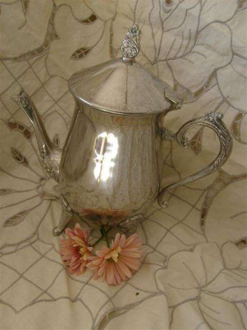 CRAZY R1.00 START !!!  ANTIQUE SILVER PLATED TEA POT