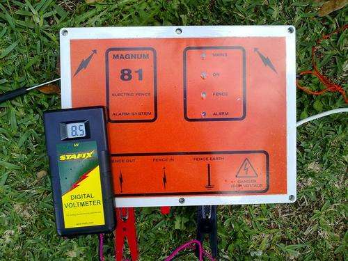 MAGNUM 81 - 8 JOULE ELECTRIC FENCE ENERGISER- ideal for home electric fence installation