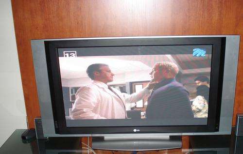 LG 42" Plasma HD with Speakers CRAZZZZZY R1 NO RESERVE!!