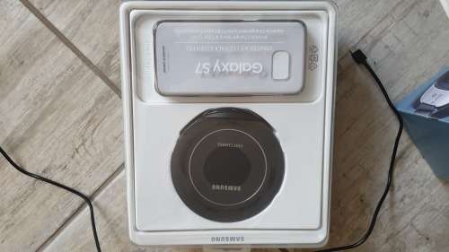 Samsung Galaxy S7 with Extras