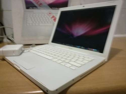 **ORIGINAL APPLE BOX**APPLE MACBOOK A1181 2008/9 MODEL**13'' SCREEN**VERY GOOD CONDITION**