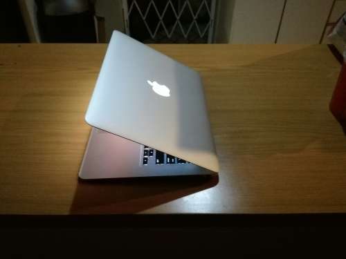 EARLY 2014*APPLE MACBOOK AIR6,2*INTEL CORE i5-4260U*HD 5000 GRAPHICS*BACKLIT KEYBOARD*128SSD