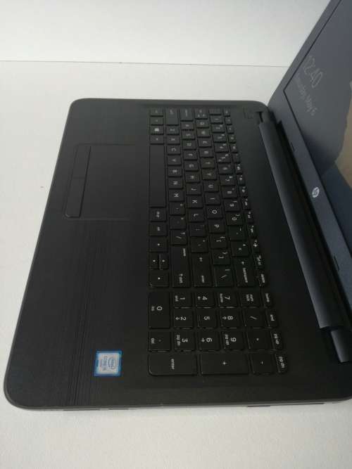 *9.9/10 Condition*IN WARRANTY*IMMACULATE*LATEST SKYLAKE 6TH GEN i5*HP 250 G5*DDR4*AMD RADEON R5*