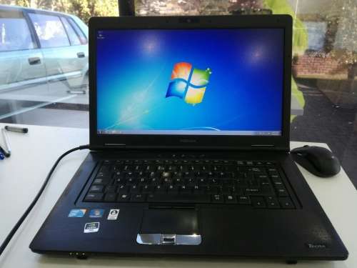 *TOSHIBA TECRA i7*Nvidia NVS 2100M*4GB RAM*320HDD*i7-M640*HD+ DISPLAY*PLUS LAPTOP BAG