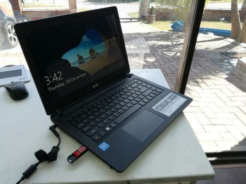 ***AS NEW***ACER ASPIRE ES14*LATEST 6TH GEN CELERON*N3350*1000GB HDD*4GB RAM*HD DISPLAY*