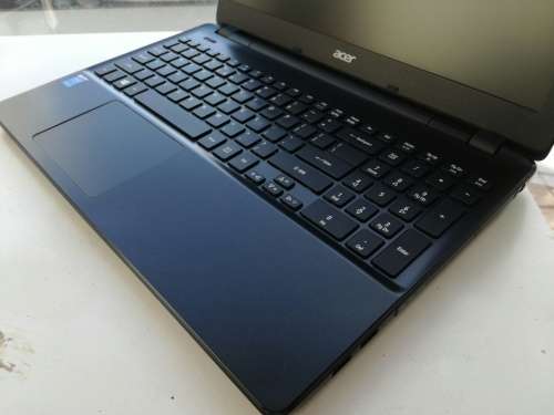 *Beautiful ACER TRAVELMATE TMP256*i5-4010U*4GB RAM*500GB HARD DRIVE*HD DISPLAY*DVD WRITER*