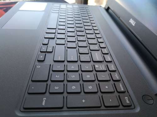 1ST BID TAKES!*8TH GEN Graphic Design/Gaming*DELL INSPIRON 15*i7-8550U*16GB*RADEON 520*1000GB HDD*