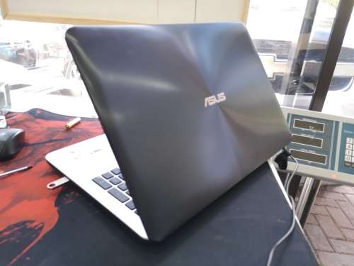 ***THE F SERIES***ASUS F555U*i7-6500u*1000GB*HD DISPLAY*6GB DDR4*SONICMASTER*6TH GEN i7