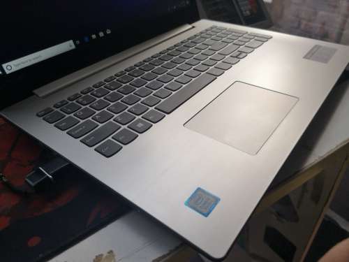 *BEAUTIFUL 8th Gen i3*LENOVO 330*i3-8130U*4GB RAM*1000GB**HD**8th gen i3**WARRANTY 2019**