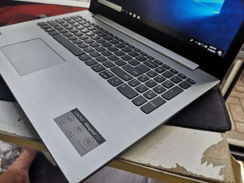 *BEAUTIFUL 8th Gen i3*LENOVO 330*i3-8130U*4GB RAM*1000GB**HD**8th gen i3**WARRANTY 2019**