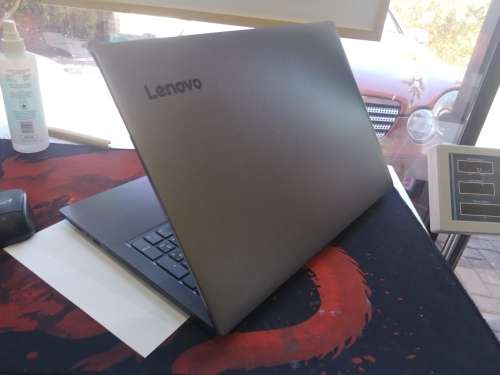 *BEAUTIFUL 8th Gen i5*LENOVO V330*i5-8250U*8GB RAM*500GB**FULL HD**8th gen i5**WARRANTY**