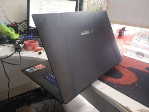 **Ultimate Gamer**GIGABYTE SABER 17*i7-7700HQ*GTX1050*17."FHD*16GB RAM*1000GB HDD*BACKLIT*QUAD CORE*