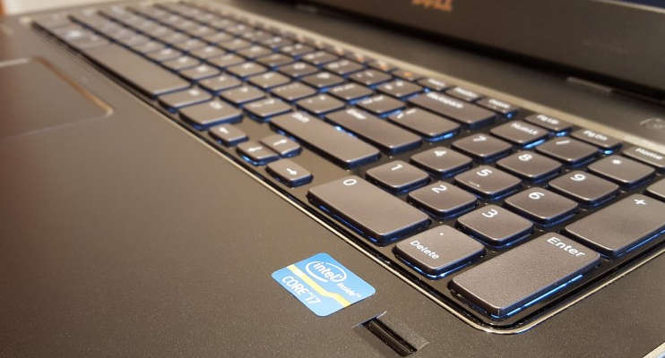 *AMAZING DELL VOSTRO i7*17.3" Quad core*HD+*2000GB SSHD*12GB RAM*NVIDIA GT525*