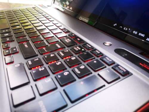 ULTIMATE 3D GAMER!**TOSHIBA QOSMIOX870 i7*3D*FULL HD*BLURAY*512GB&1000GB HDD*16GB RAM*NVIDIA GTX