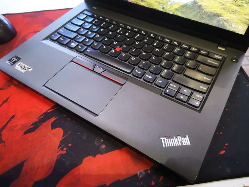 *AMAZING TOUCHSCREEN ULTRABOOK*LENOVO THINKPAD T450*i5-5300U*8GB RAM*240GB SSD*3G*HD+*