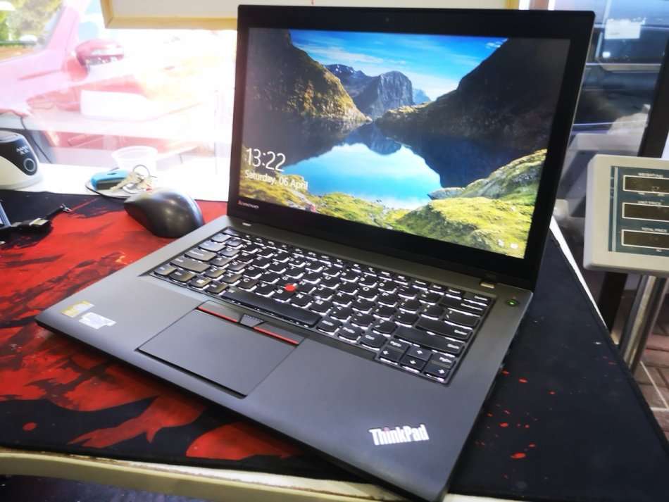 *AMAZING TOUCHSCREEN ULTRABOOK*LENOVO THINKPAD T450*i5-5300U*8GB RAM*240GB SSD*3G*HD+*