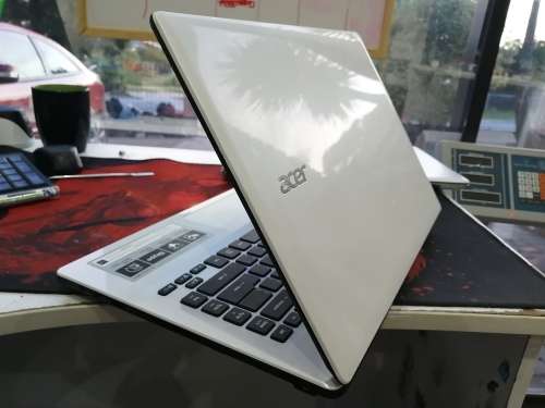 Little Monster!*ACER E5*i5-5200u*8GB RAM*1000GB HDD*NVIDIA 820*