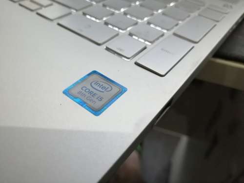 STUNNING! as new!*Monstrous 8th Gen*HP PAVILION 15*i5-8250u*QUAD CORE*2000GB HDD*8GB DDR4*UHD 620*