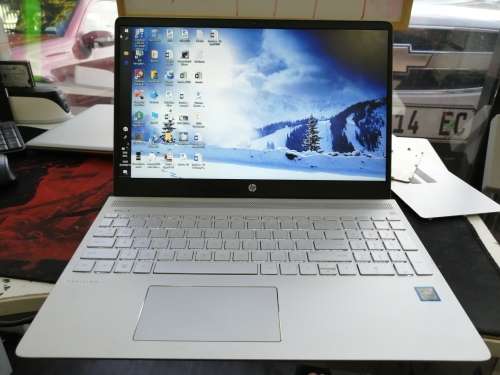 STUNNING! as new!*Monstrous 8th Gen*HP PAVILION 15*i5-8250u*QUAD CORE*2000GB HDD*8GB DDR4*UHD 620*