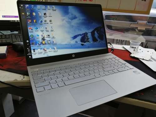 STUNNING! as new!*Monstrous 8th Gen*HP PAVILION 15*i5-8250u*QUAD CORE*2000GB HDD*8GB DDR4*UHD 620*