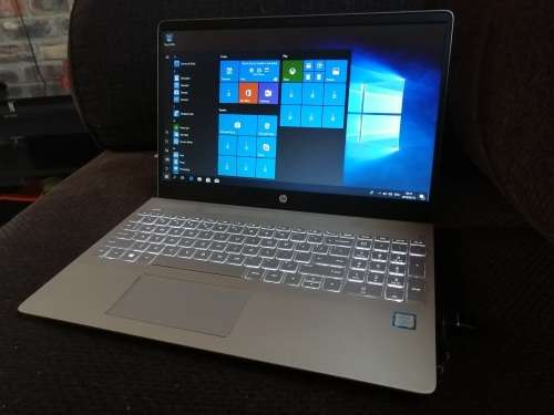 STUNNING! as new!*Monstrous 8th Gen*HP PAVILION 15*i5-8250u*QUAD CORE*2000GB HDD*8GB DDR4*UHD 620*