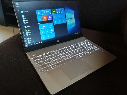 STUNNING! as new!*Monstrous 8th Gen*HP PAVILION 15*i5-8250u*QUAD CORE*2000GB HDD*8GB DDR4*UHD 620*